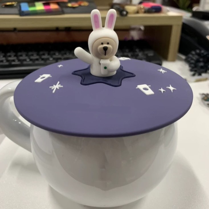 卡通公仔硅胶杯盖礼品脆化的原因